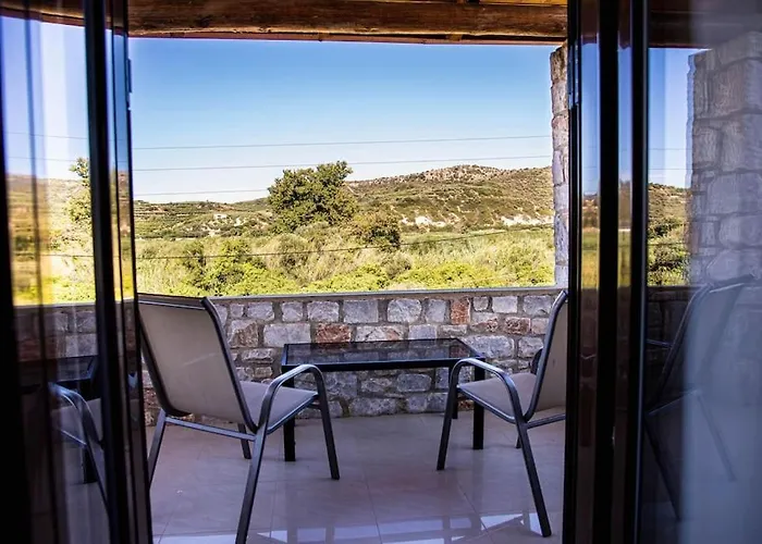 Vicina - In Platanias And 4min By The