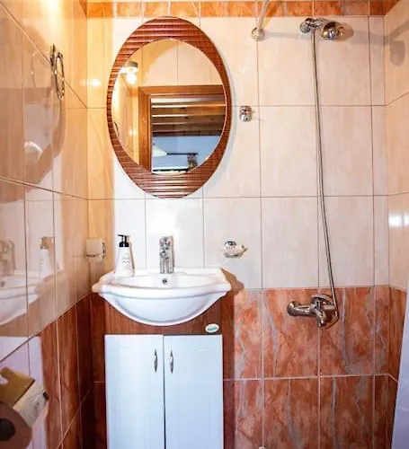 Vicina - In Platanias And 4min By The 干尼亞