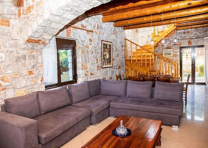 Vicina - In Platanias And 4min By The