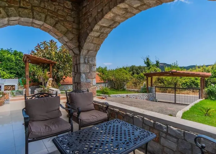 Vicina - In Platanias And 4min By The *