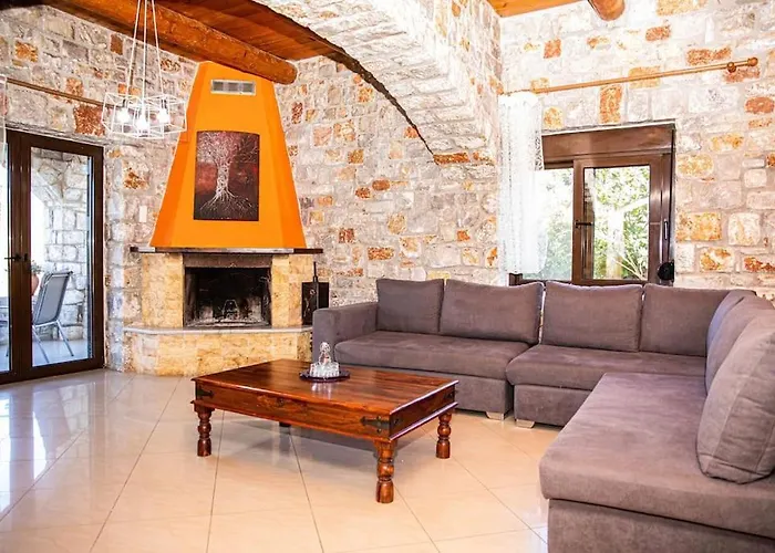 Vicina - In Platanias And 4min By The 干尼亞