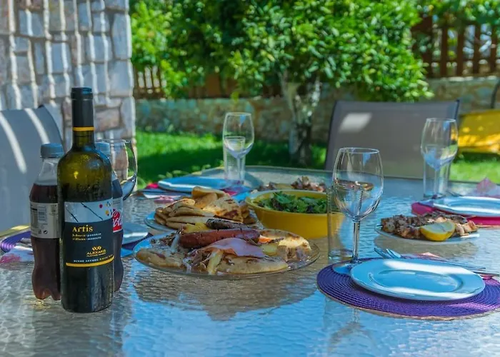 Vicina - In Platanias And 4min By The 干尼亞