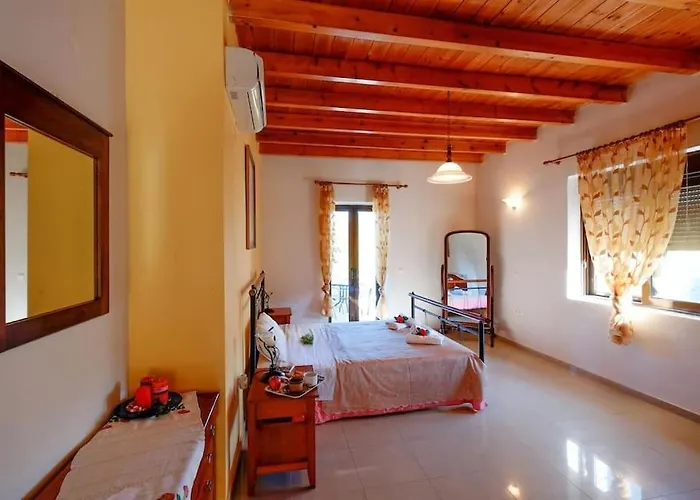 Vicina - In Platanias And 4min By The 干尼亞