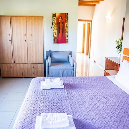 Vicina - In Platanias And 4min By The * La Canea